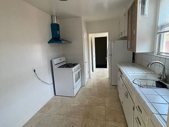 5th image of 122 Vera Ave