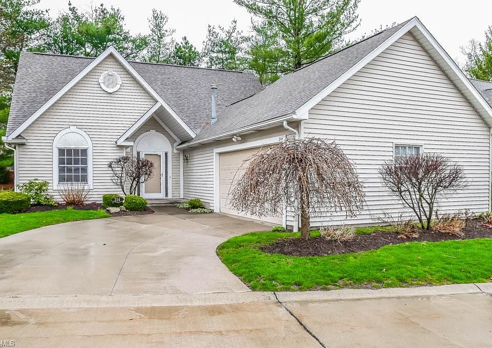 1st image of 214 Lake Pointe Dr