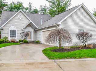 214 Lake Pointe Dr, Akron, OH 44333