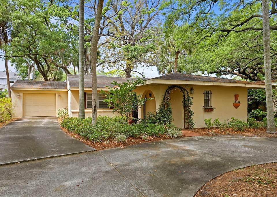 1st image of 211 S Hesperides St