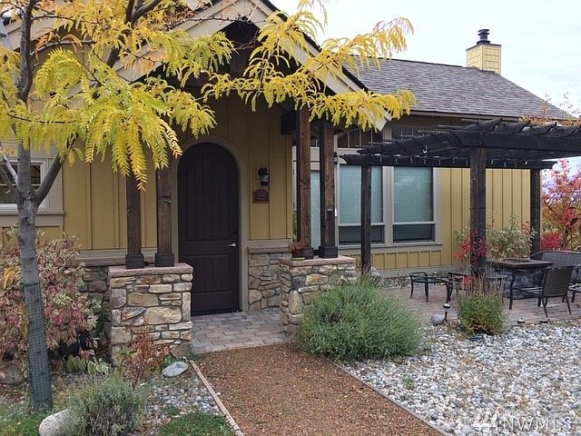 1st image of 102 Village Way #102