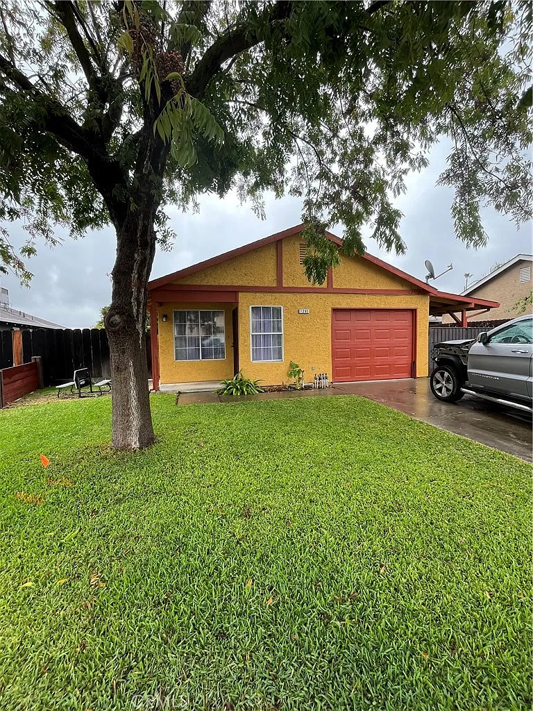 1395 Vine St photo 1