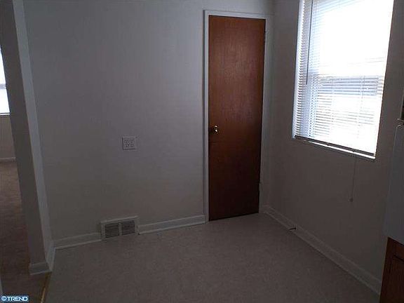 5th image of 438 Burnley Ln