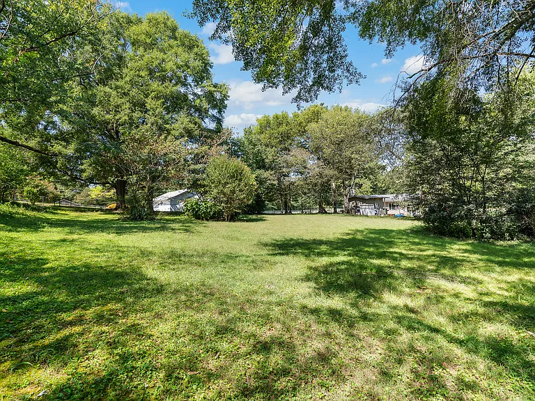 215 Wilson St — Photo 42