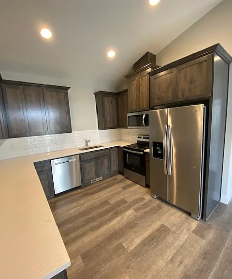 564 NE Cherry St — Photo 4
