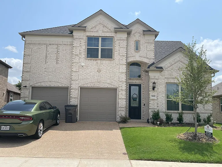305 Cypress Hill Dr — Photo 1