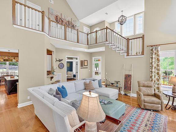 17th image of 157 Giles Ln