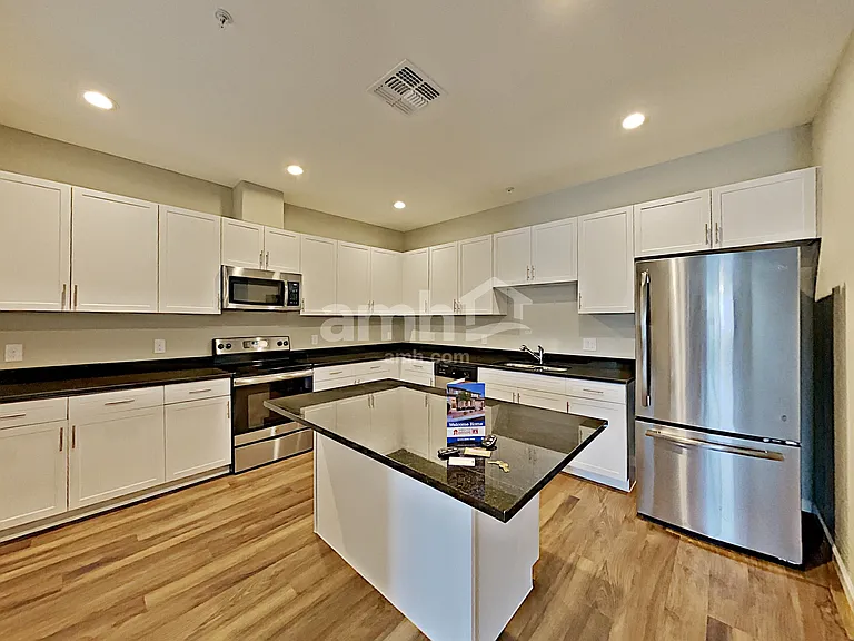 20747 W Maiden Ln — Photo 3
