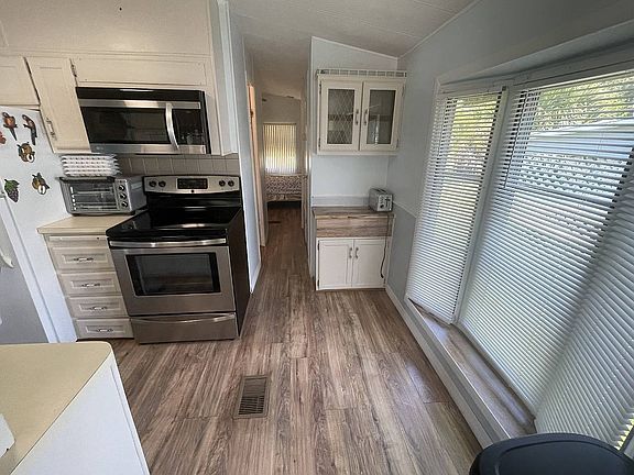 4th image of 1039 Rainbow Cir