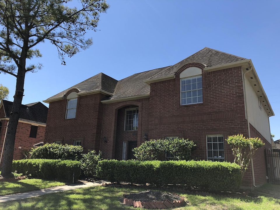 01. Available now. Welcome to 1115 Lake Estates Dr, Sugar Land, TX 77498, nested in Master Plan Community _ Sugar Mill, down the street from swimming pool and tennis court. Walking distance to Elementary school, grocery store, restaurants and coffee sho