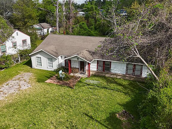 4th image of 702 Janisch Rd