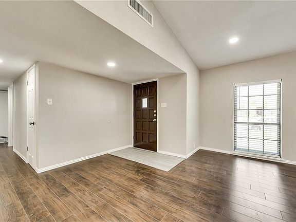 2nd image of 2934 Flagstone Dr