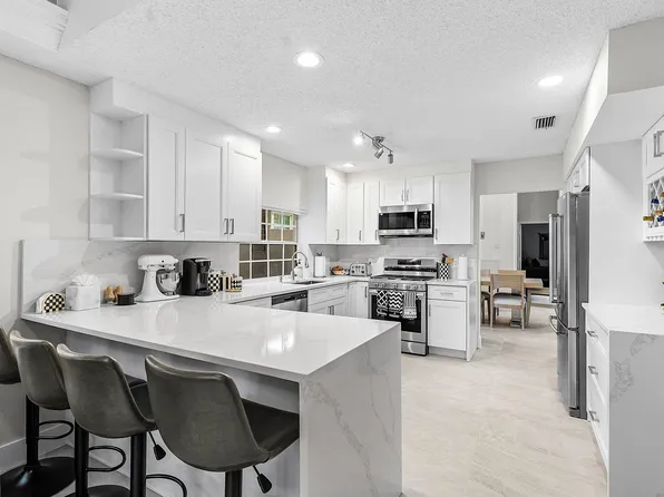 40 Via Verona, Palm Beach Gardens, FL 33418