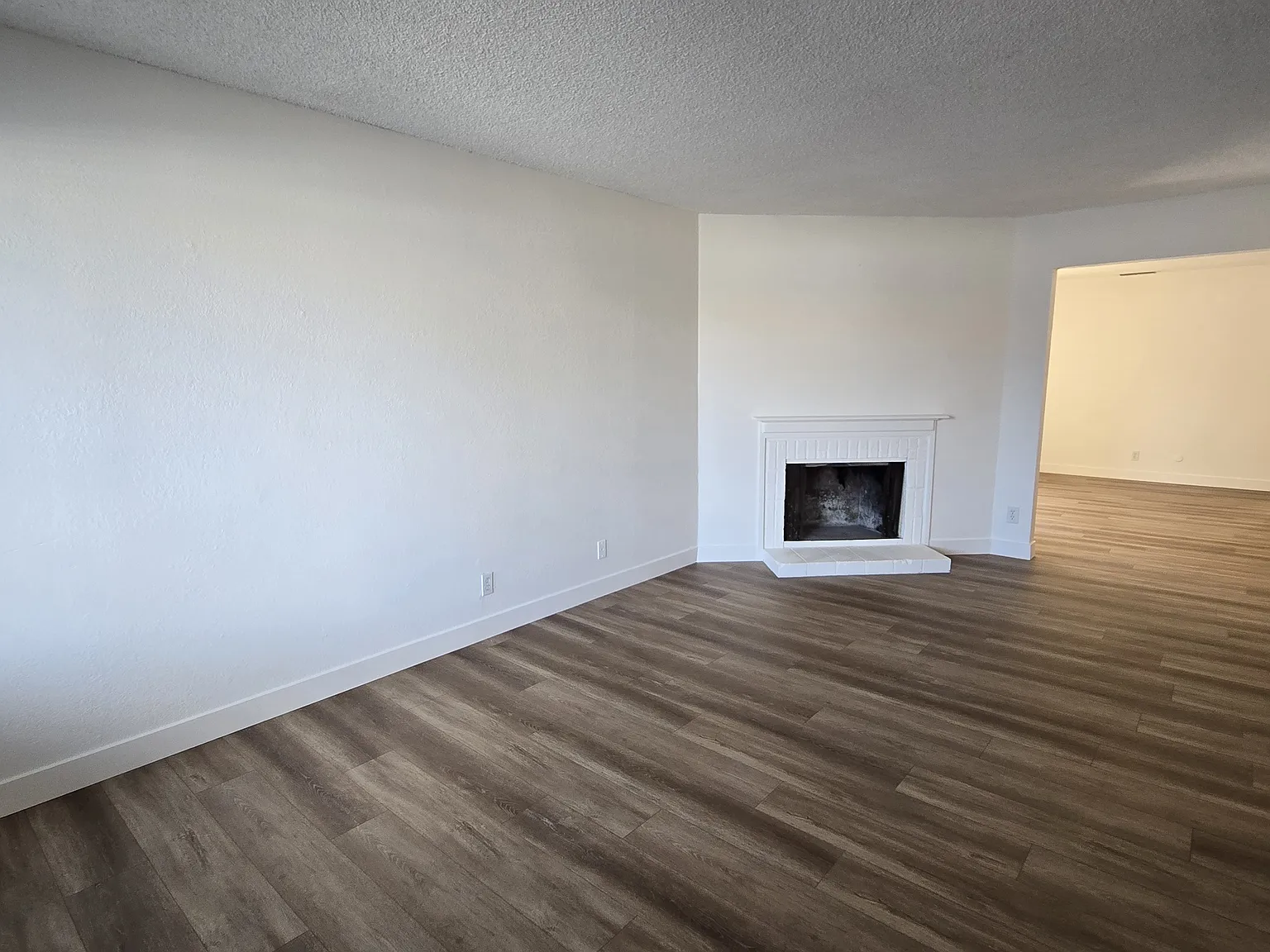 2 bed, 950 sqft, $1,800 — Photo 4