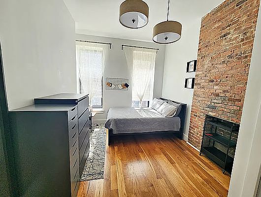 2nd image of 827 Quincy St #4A