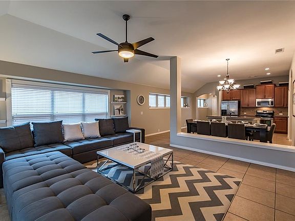 4th image of 9328 Caliente Dr