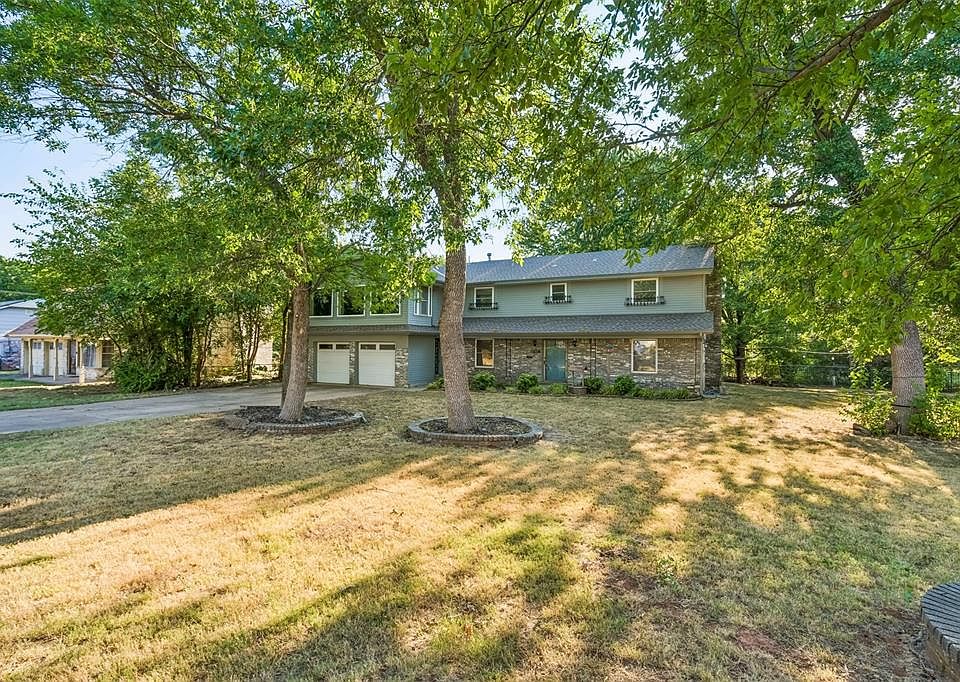 1st image of 2415 Weatherford Dr