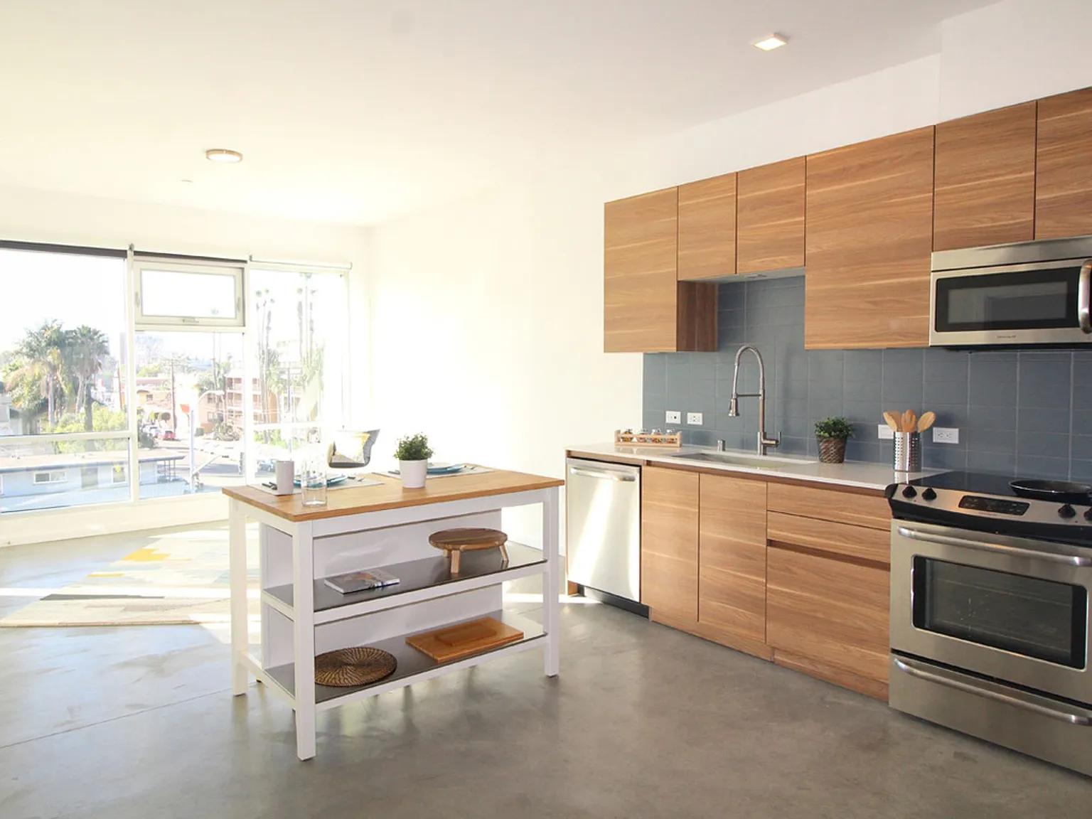 Crest-Urban Apartments — Photo 1
