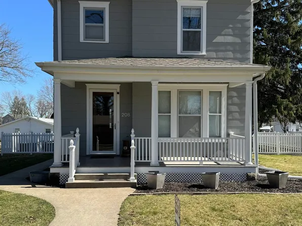 208 S Cedar St, Mediapolis, IA 52637