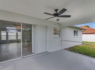 2122 Viscaya Pkwy, Cape Coral, FL 33990