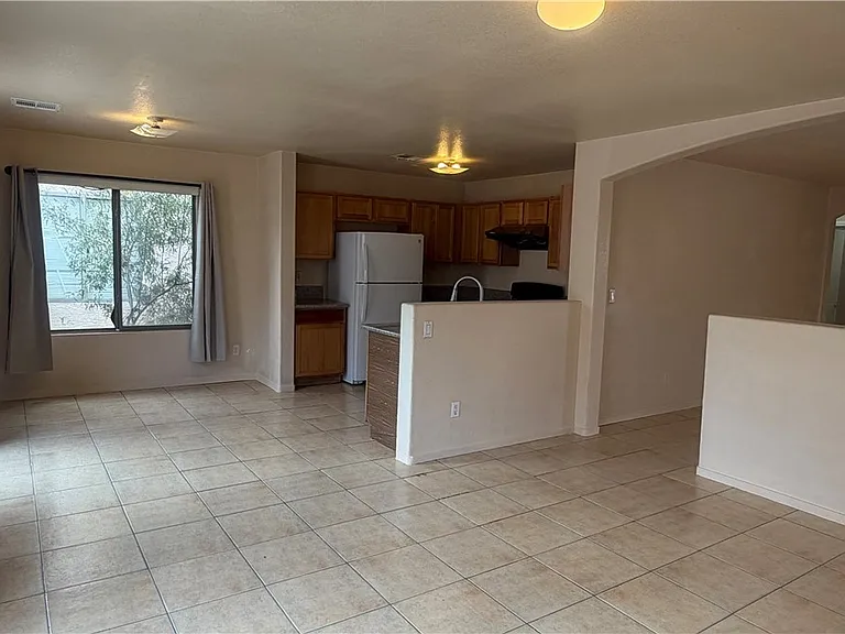 4687 Englewood Ave — Photo 4