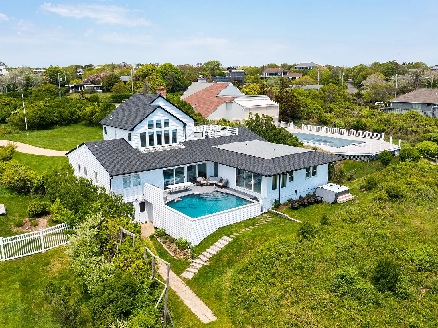 Montauk Oceanfront with Pool and Minutes to Town — Photo 2