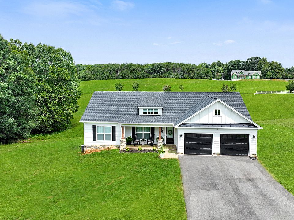 1st image of 707 Farm Dr