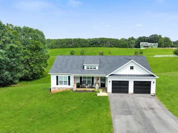 707 Farm Dr, Moneta, VA 24121