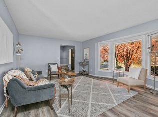 9978 Dakota Cir, Bloomington, MN 55438