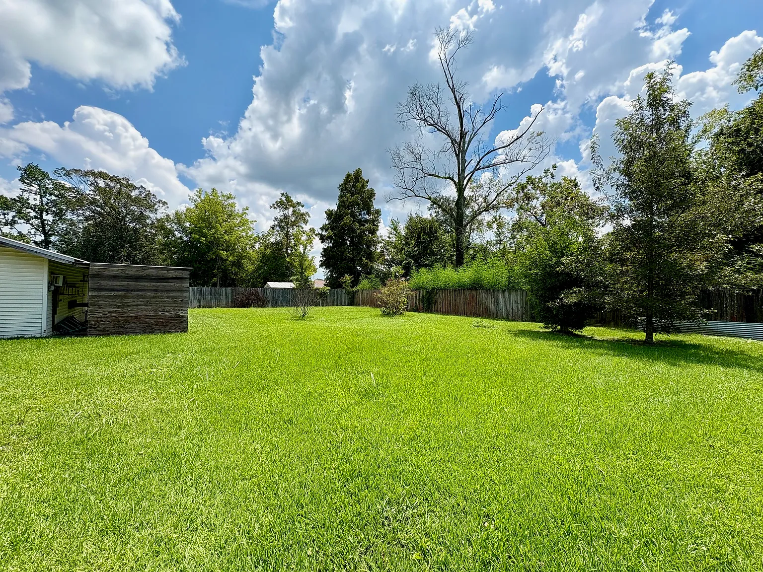3 bed, 1976 sqft, $2,200 — Photo 3