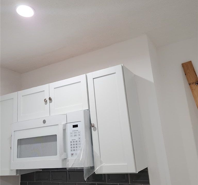 1st image of 275 Linden Ave