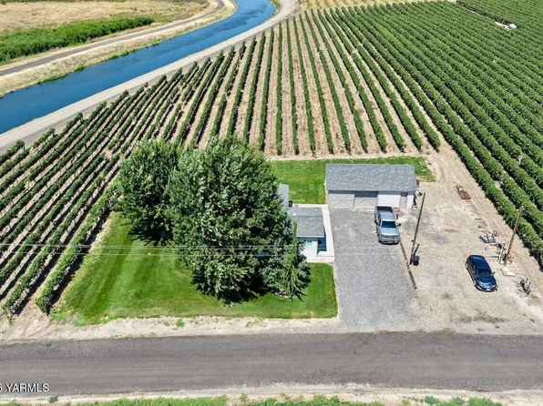 191 W Darby Ln, Zillah, WA 98953