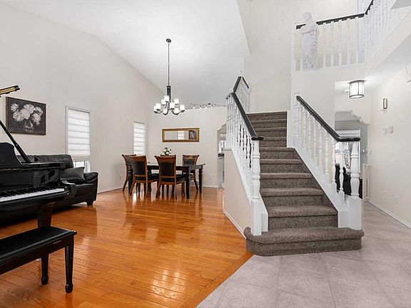 5th image of 704 Woodside Dr NW