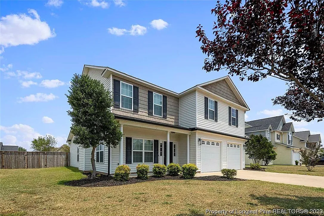 4 bed, 2.5 bath, 2792 sqft, $2,600 — Photo 2