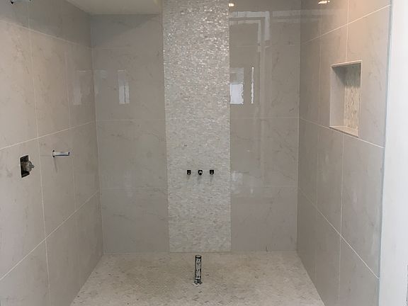 5th image of 12917 Holmes Point Dr NE