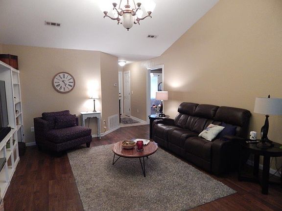 3rd image of 817 SW Arrowhead Dr