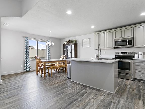 5th image of 4301 Vermilion Ln