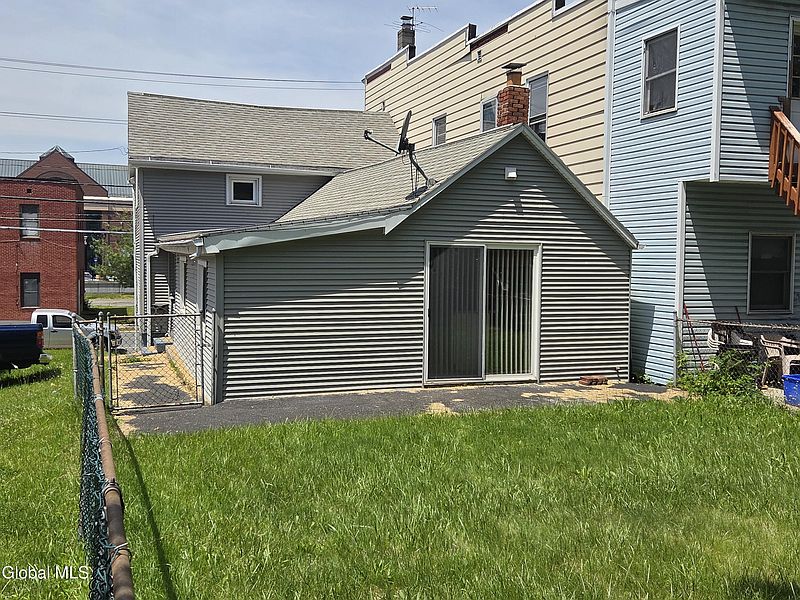 3rd image of 512 East Street