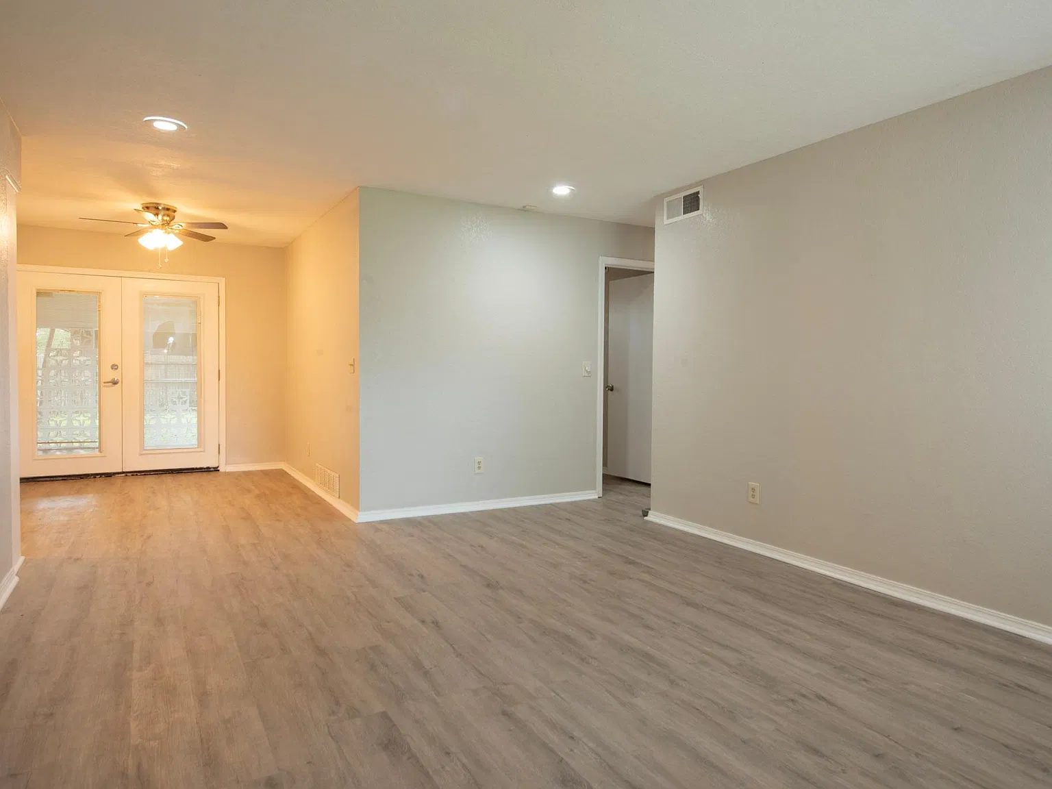 3 bed, 1015 sqft, $1,275 — Photo 2