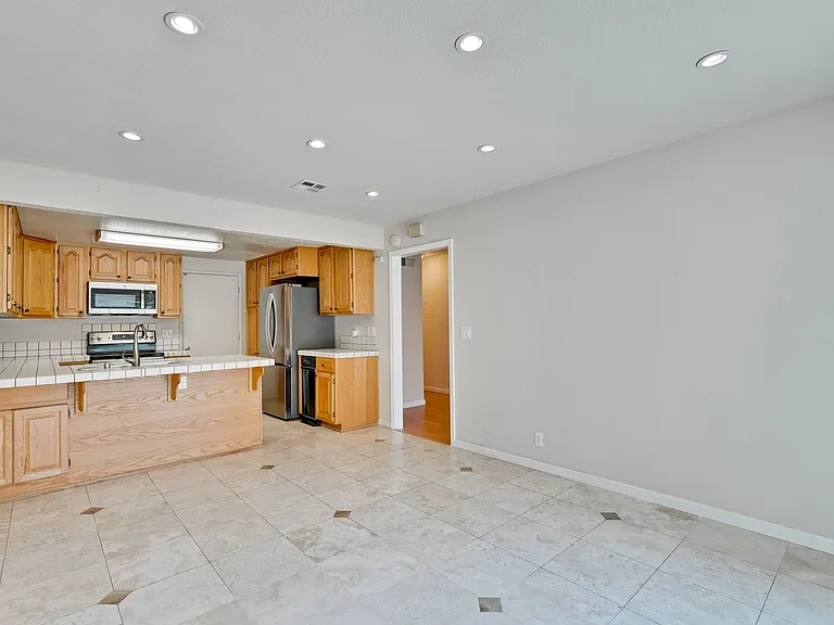 6651 Bunker Hill Ct — Photo 11