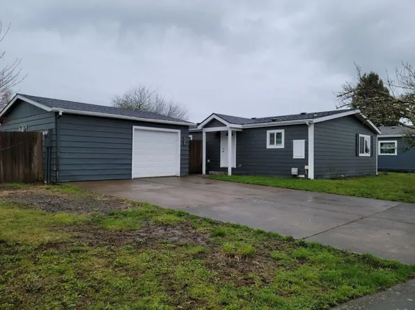 930 NW Donahoo St, McMinnville, OR 97128