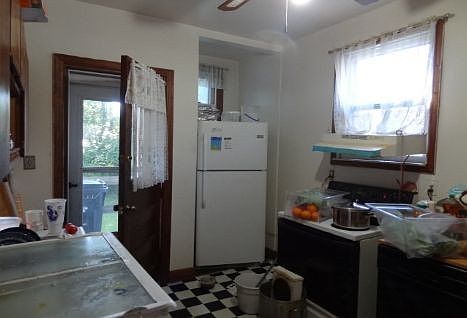 3rd image of 3112 Wooster Pl