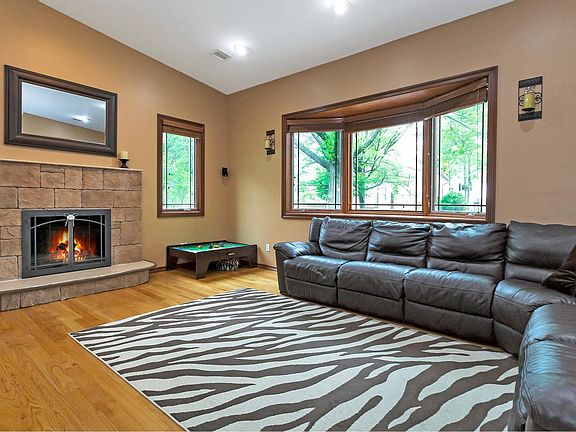 5th image of 354 Parkway Dr