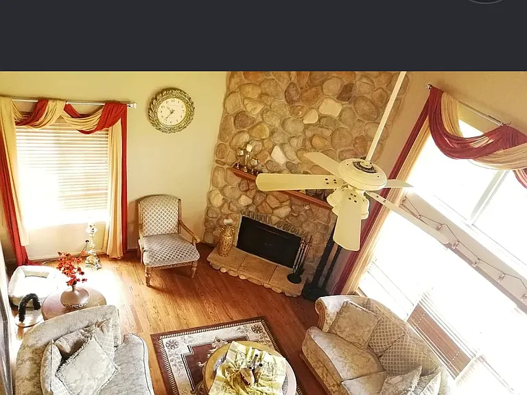 5689 Versailles Ave — Photo 33