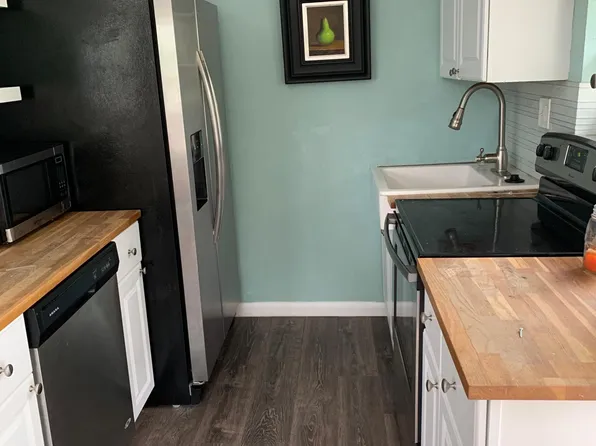 242 SW 8th St, Dania Beach, FL 33004