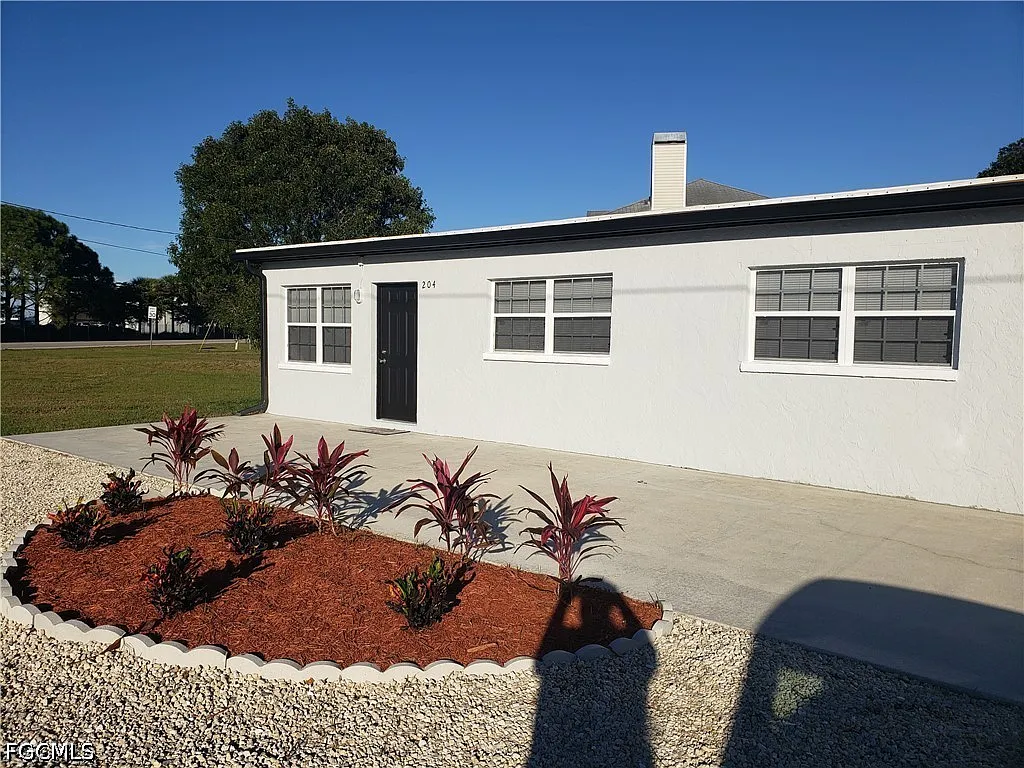 1 bed, 1.0 bath, 612 sqft, $1,000 — Photo 2