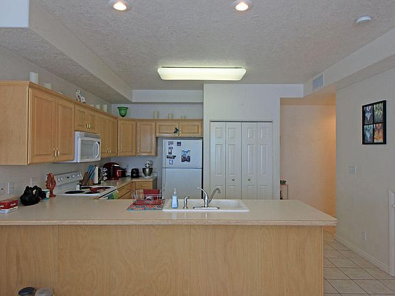 4th image of 551 N Northridge Ave