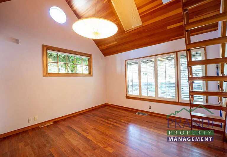 377 Summit Ave — Photo 20