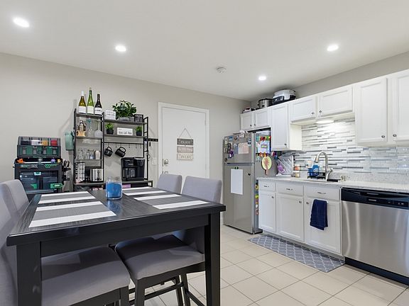 3rd image of 239 Glasgow St APT 1