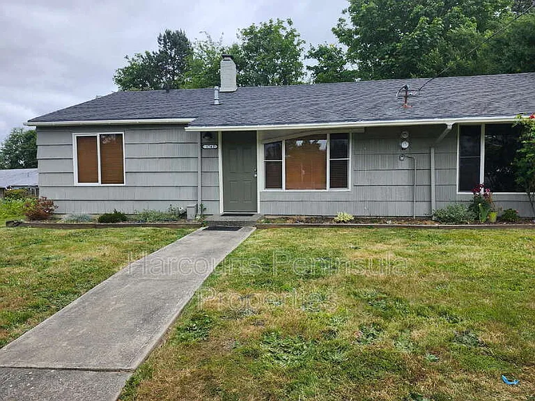1742 Anderson St — Photo 2